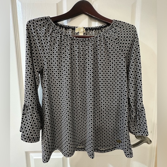 MICHAEL Michael Kors Tops - 🌟Michael Kors🌟 Black & White Long Sleeve Blouse